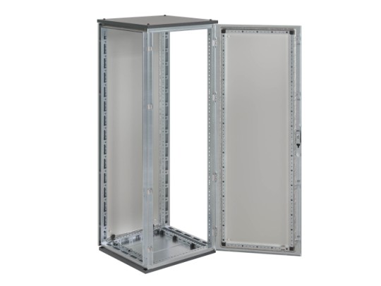 R5CQEMC2068 Шкаф напольный CQE ЭМС с дверью и задней панелью ВхШхГ 2000x600x800 мм ДКС | DKC